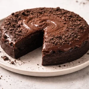 Delicious and creamy Cookies and Cream Cake with chocolate layers