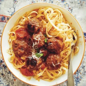 Linguine with Meatballs Delicious plate of Linguine with Meatballs topped with marinara sauce and parsley
