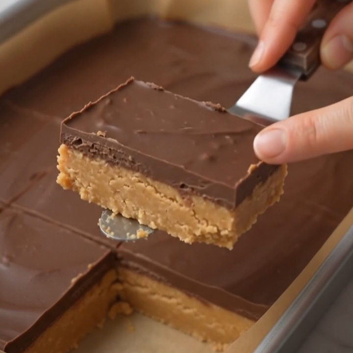 Easy No-Bake Chocolate Peanut Butter Bars Recipe